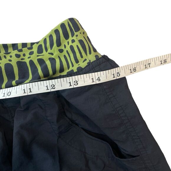 ZUMBA Cargo Capri Pants Women’s Size Large DANCE FITNESS SALSA - Picture 10 of 15